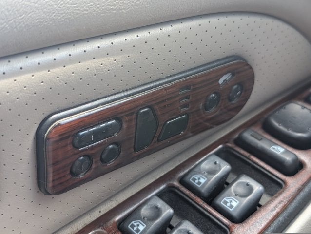 2003 Cadillac Escalade Base