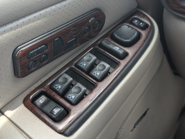 2003 Cadillac Escalade Base