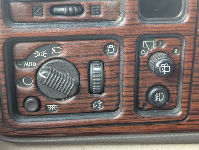 2003 Cadillac Escalade Base