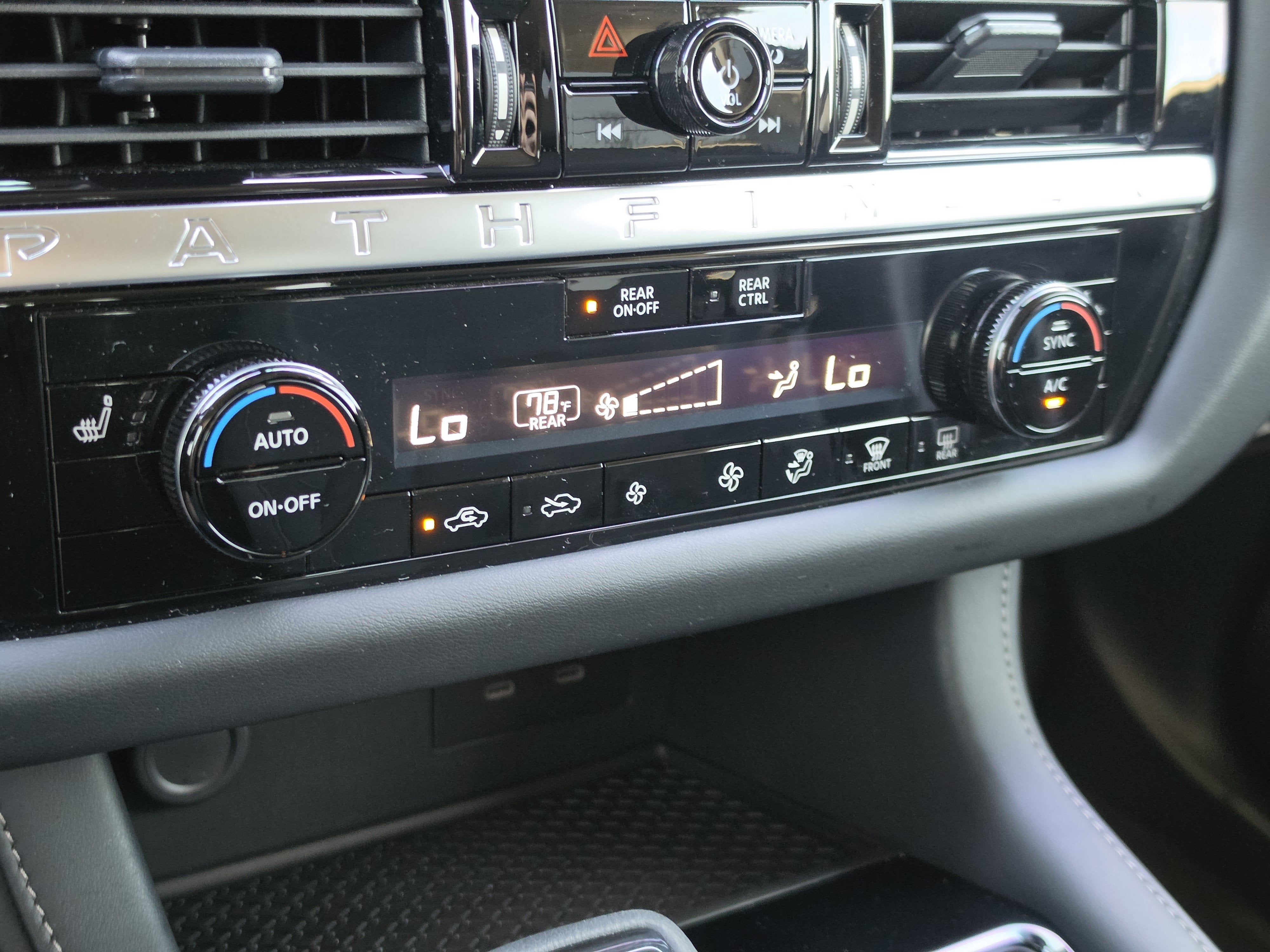2026 Nissan Pathfinder SV