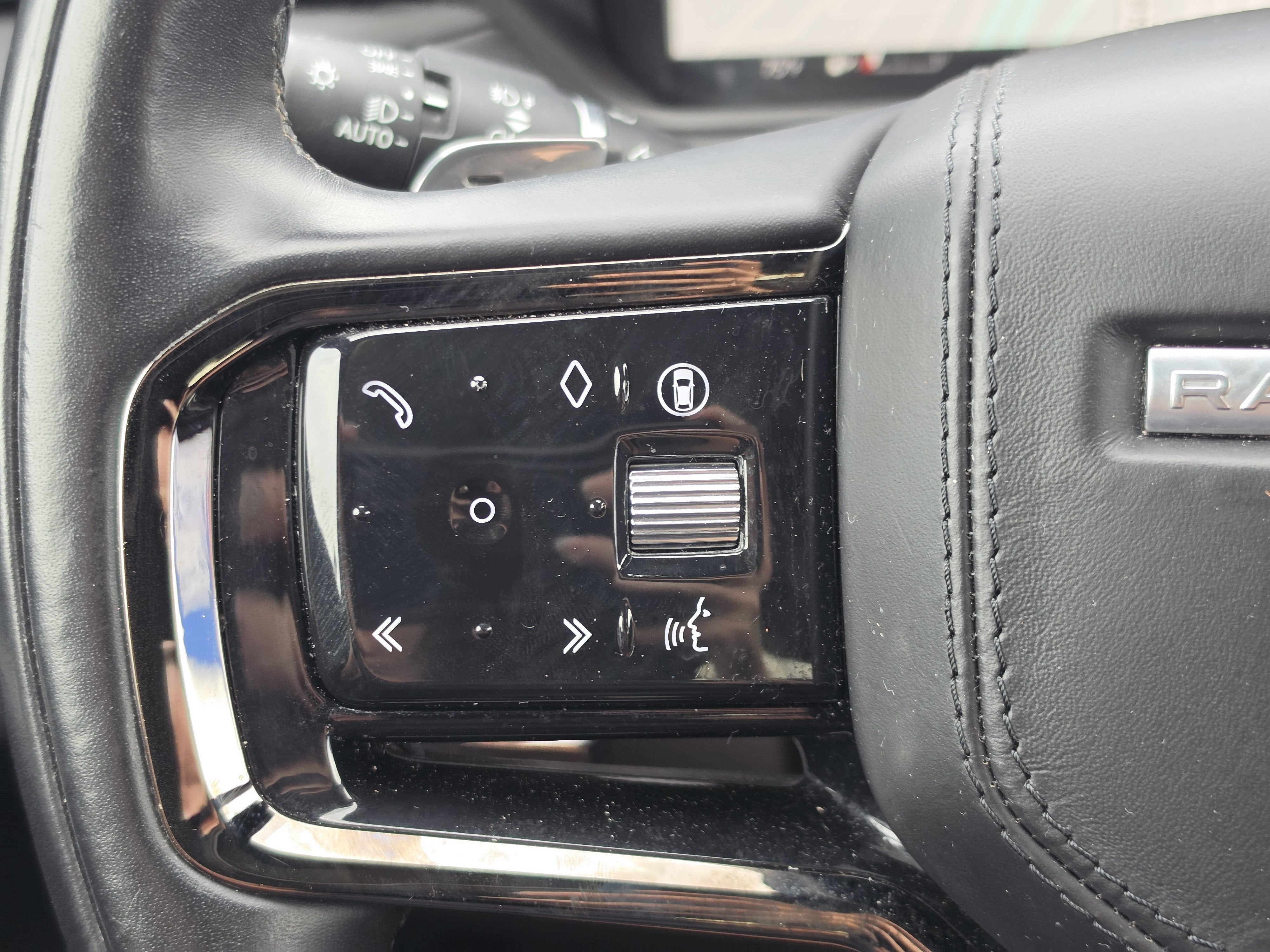 2025 Land Rover Range Rover Velar Dynamic SE