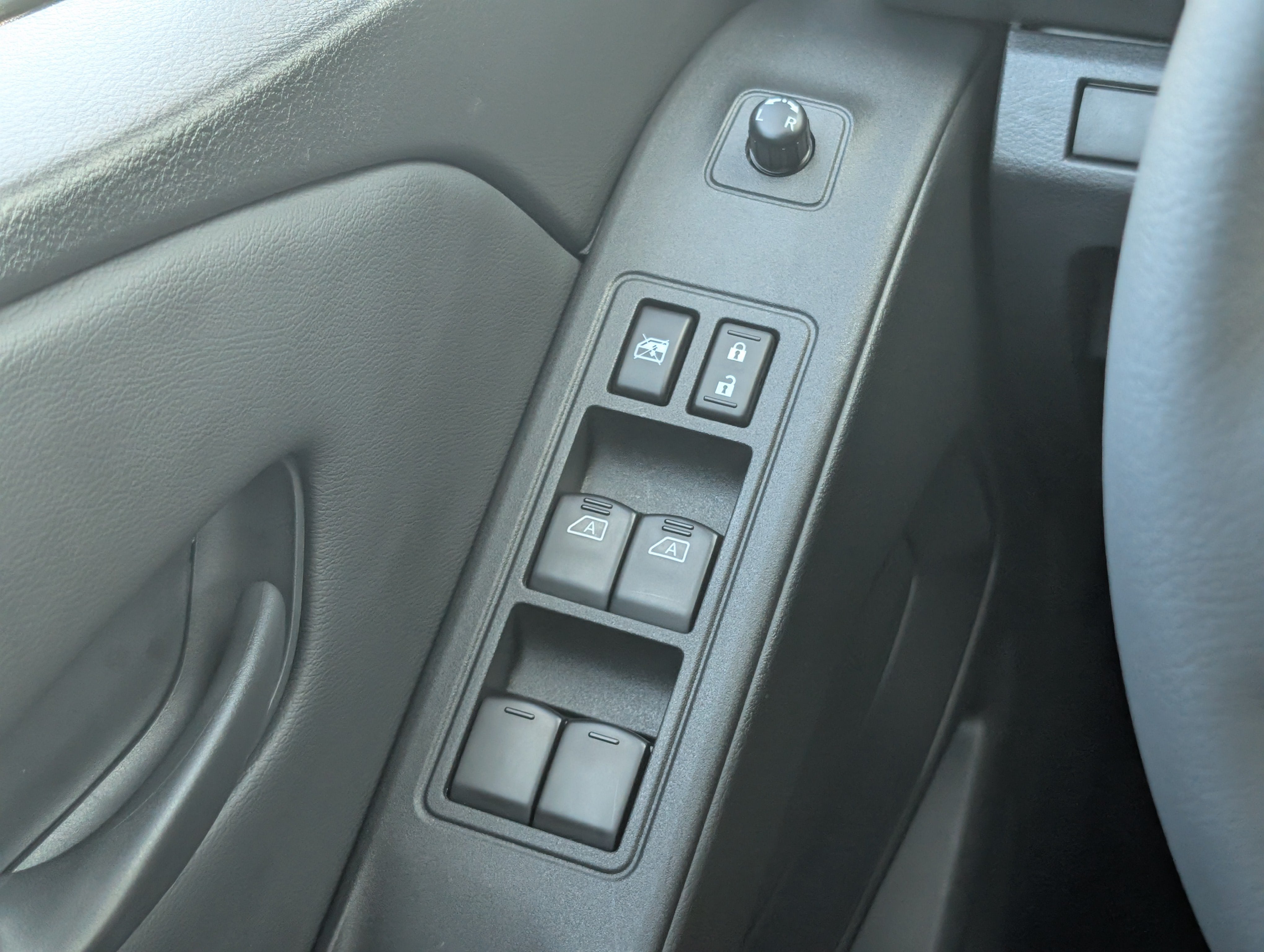 2027 Nissan Frontier Crew Cab SV
