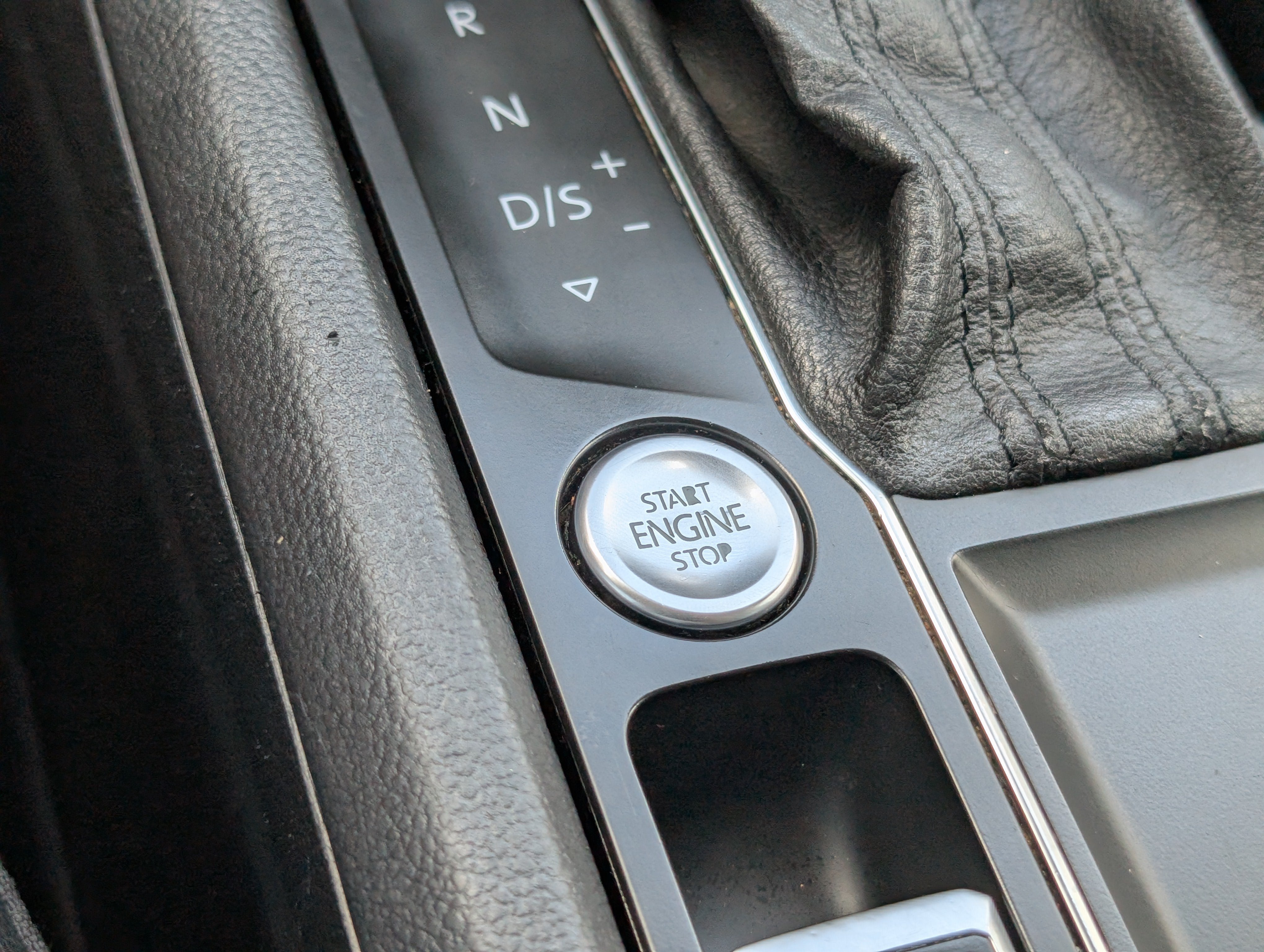 2019 Volkswagen Atlas 3.6L V6 SE w/Technology R-Line