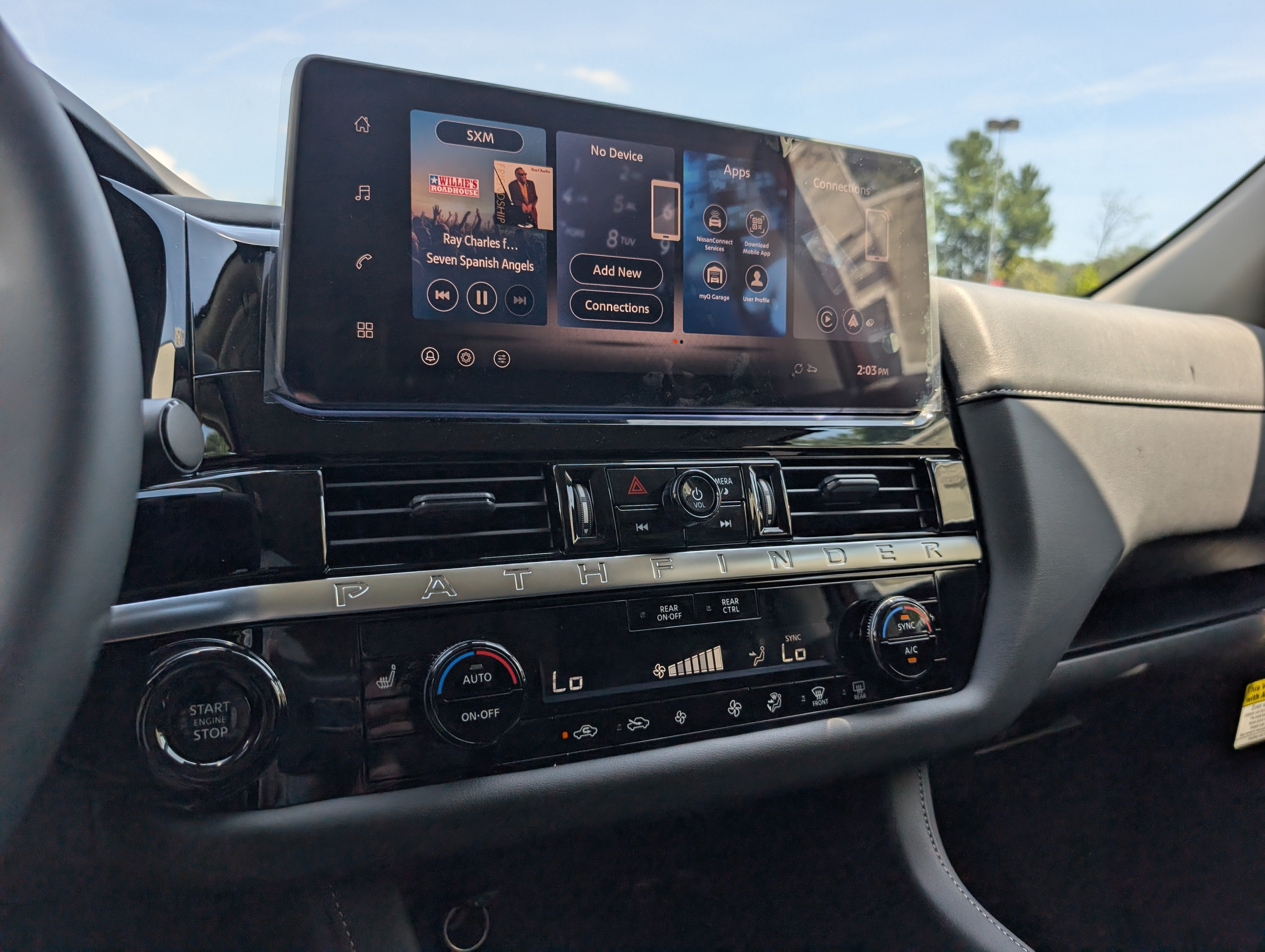 2026 Nissan Pathfinder SV