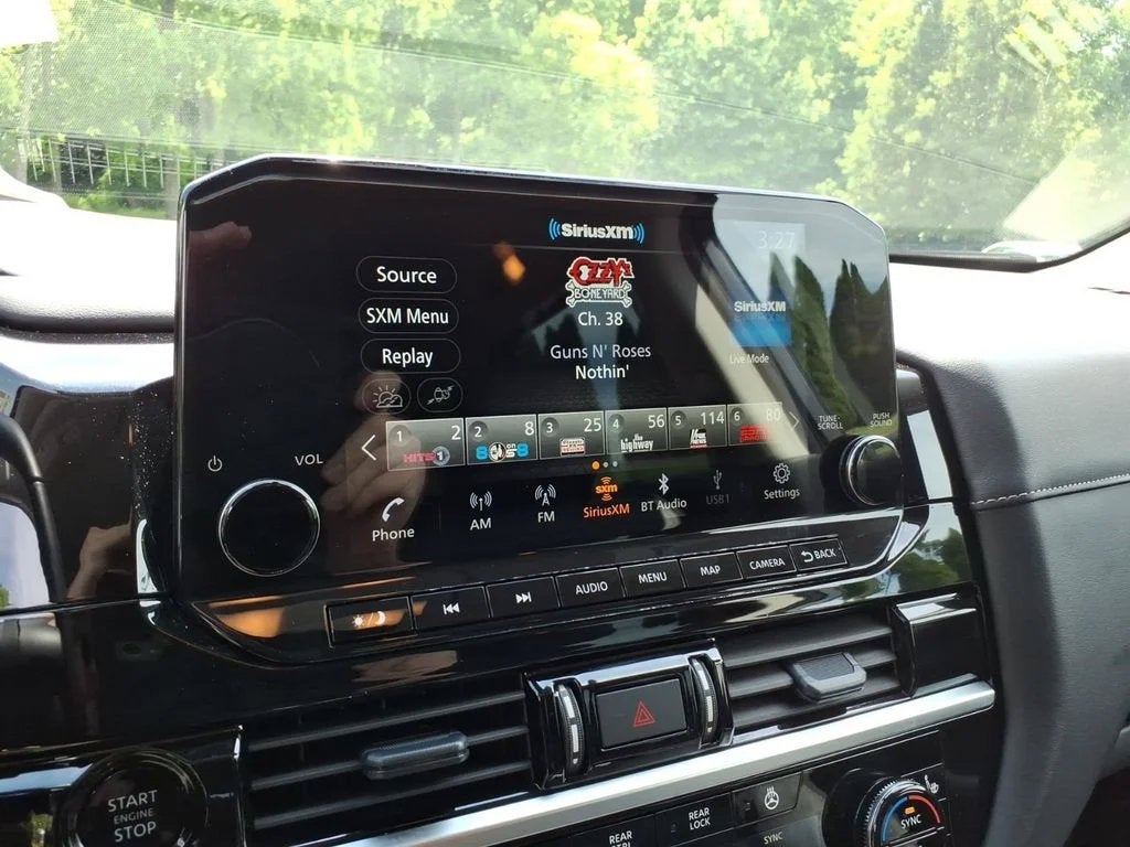 2025 Nissan Pathfinder SL