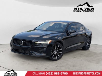 2023 Volvo S60 Recharge Plug-In Hybrid Plus Dark Theme