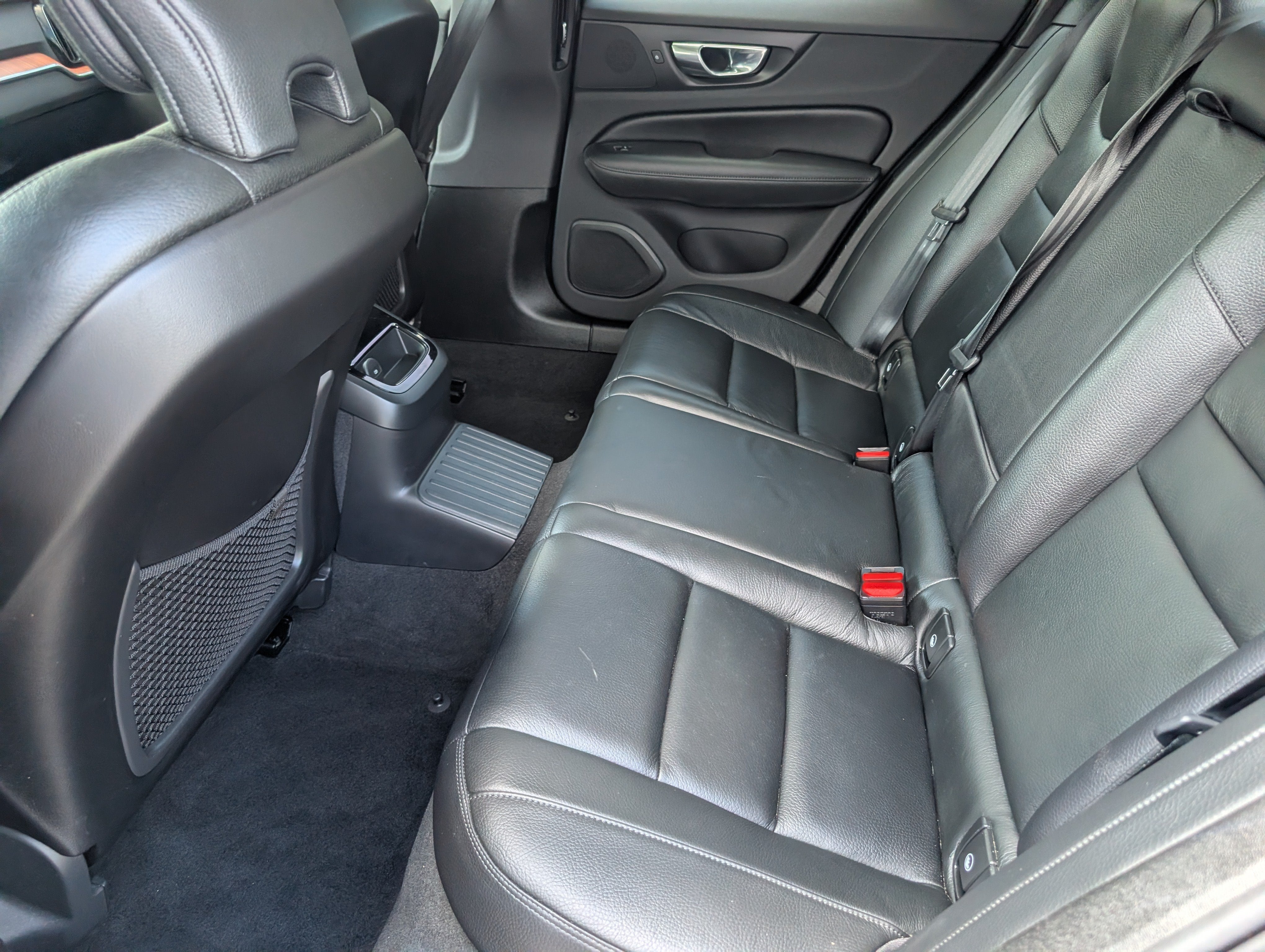 2023 Volvo S60 Recharge Plug-In Hybrid Plus Dark Theme