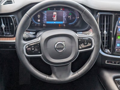 2023 Volvo S60 Recharge Plug-In Hybrid Plus Dark Theme