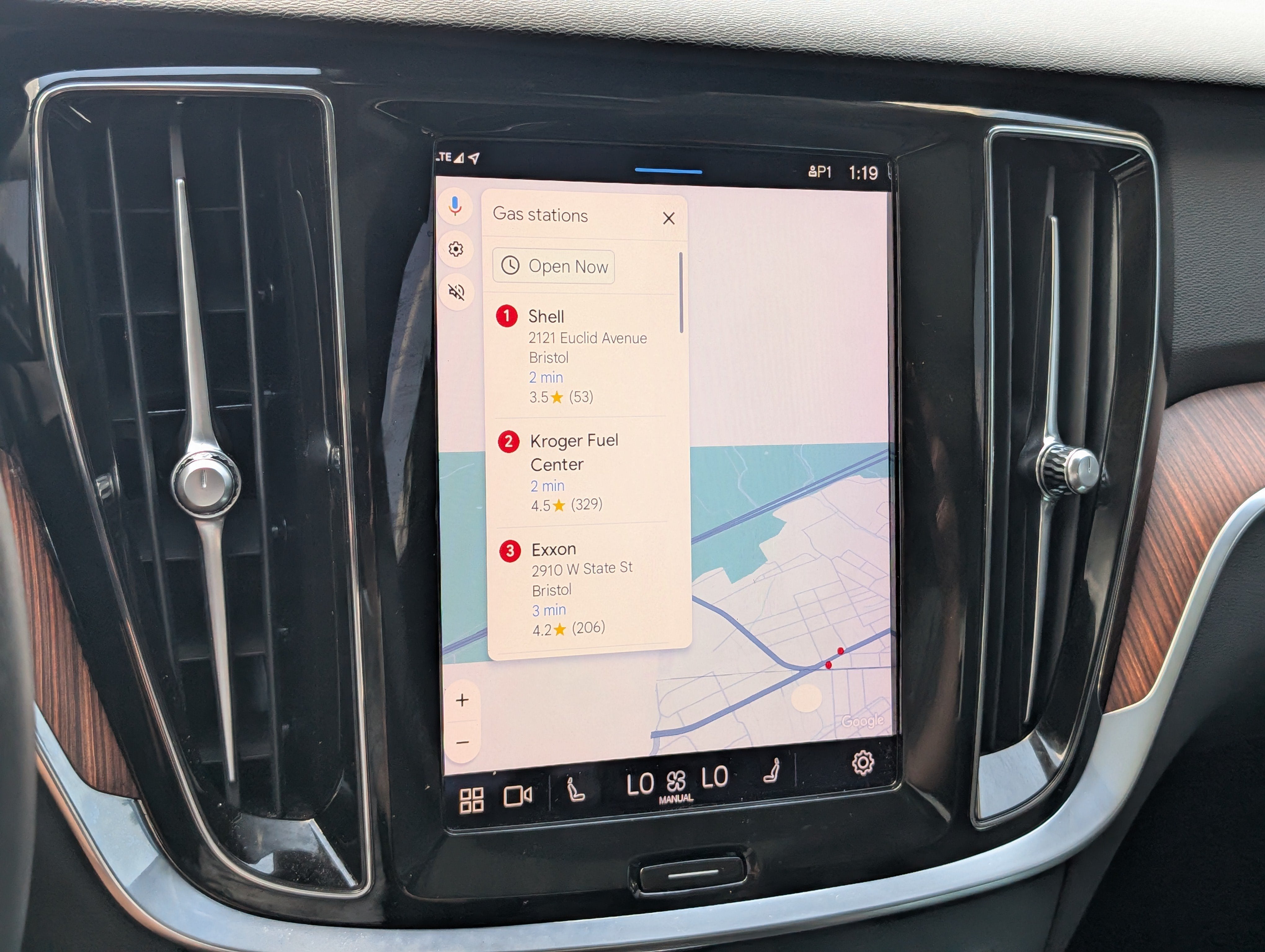 2023 Volvo S60 Recharge Plug-In Hybrid Plus Dark Theme
