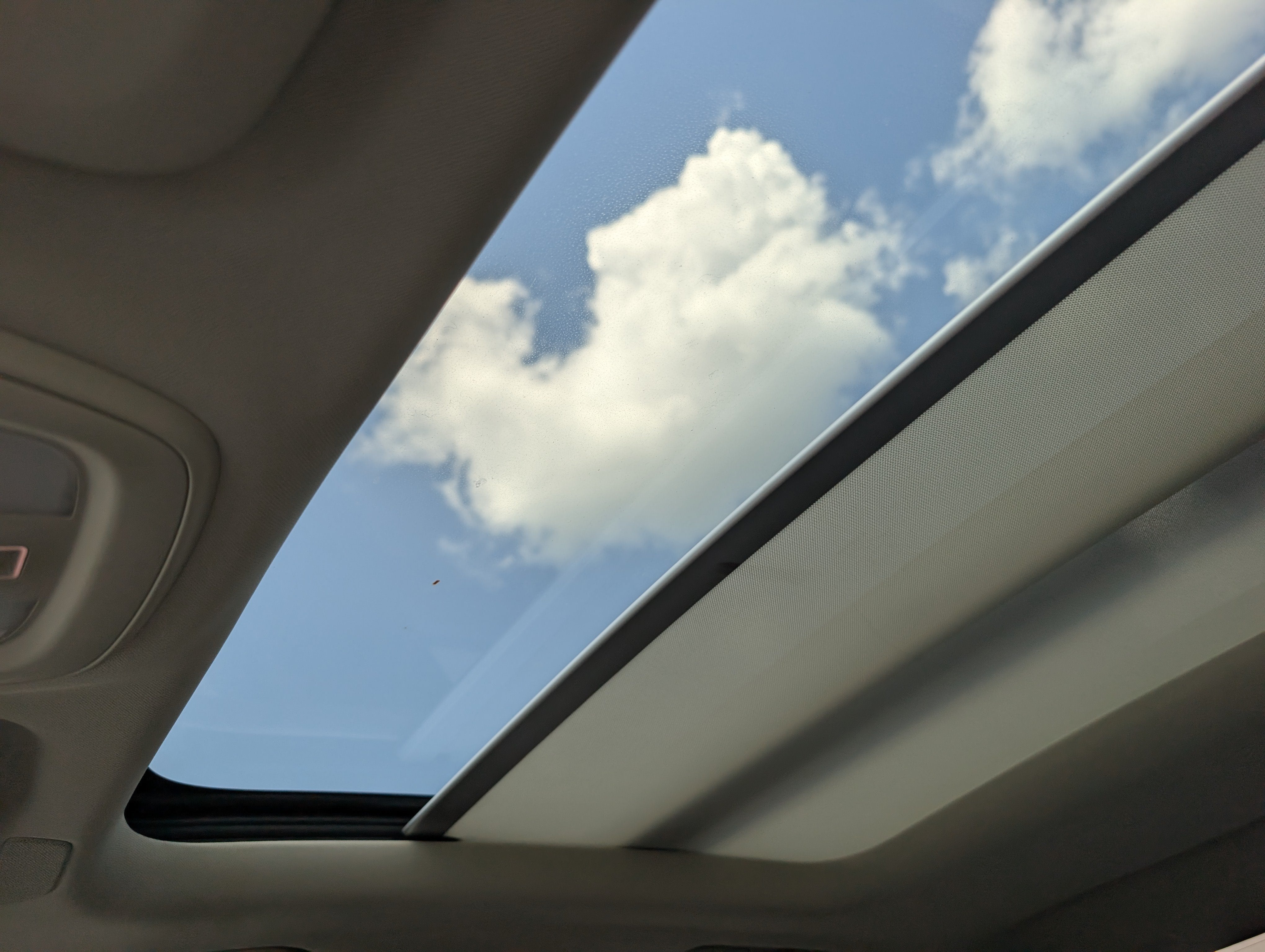 2023 Volvo S60 Recharge Plug-In Hybrid Plus Dark Theme