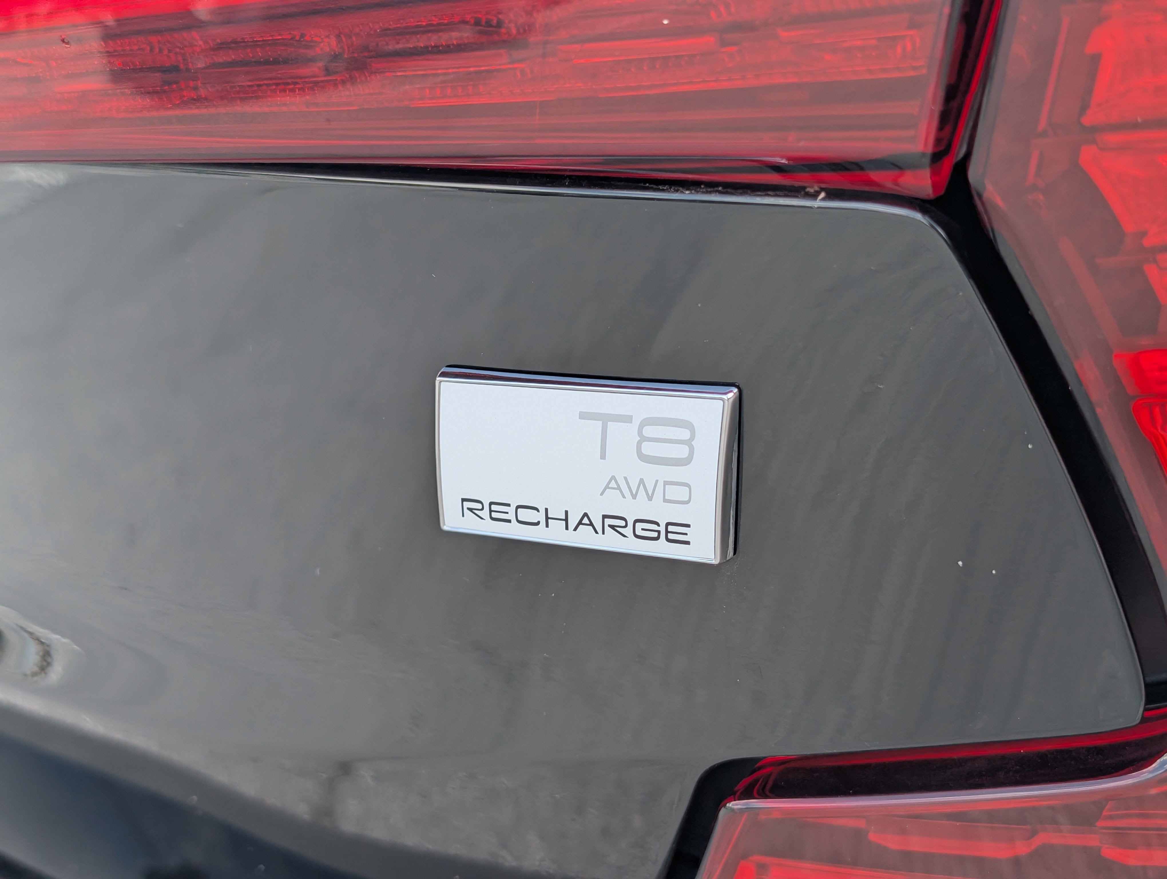 2023 Volvo S60 Recharge Plug-In Hybrid Plus Dark Theme