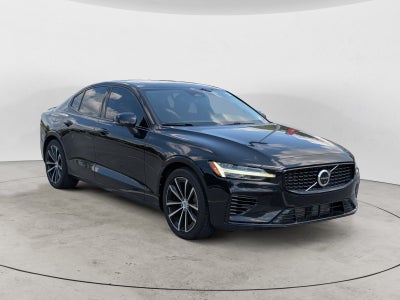2023 Volvo S60 Recharge Plug-In Hybrid Plus Dark Theme