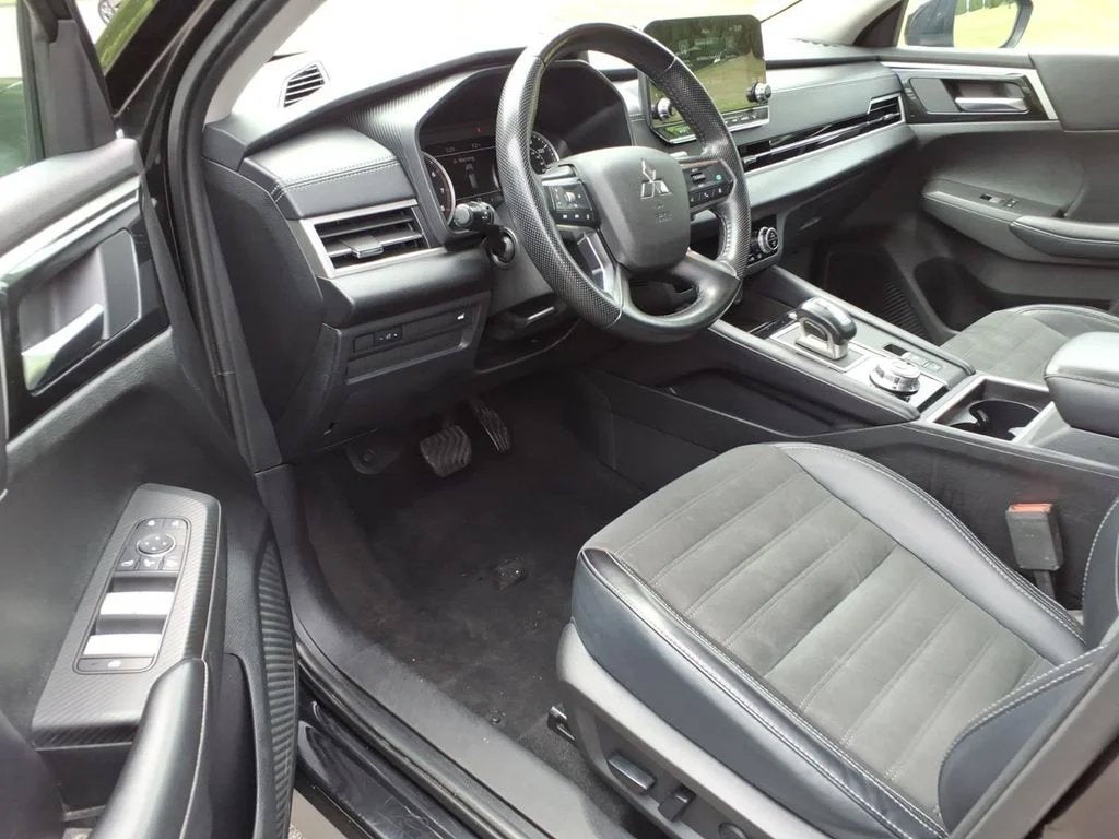 2024 Mitsubishi Outlander SE Black Edition