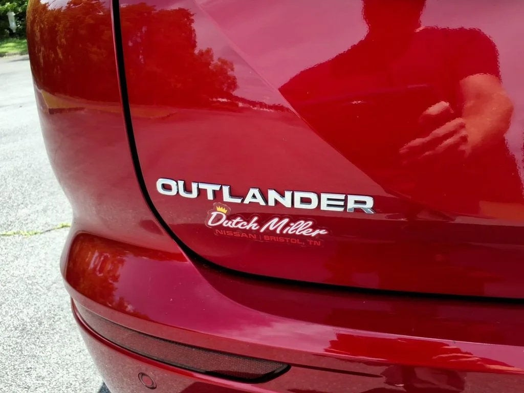2025 Mitsubishi Outlander Platinum Edition