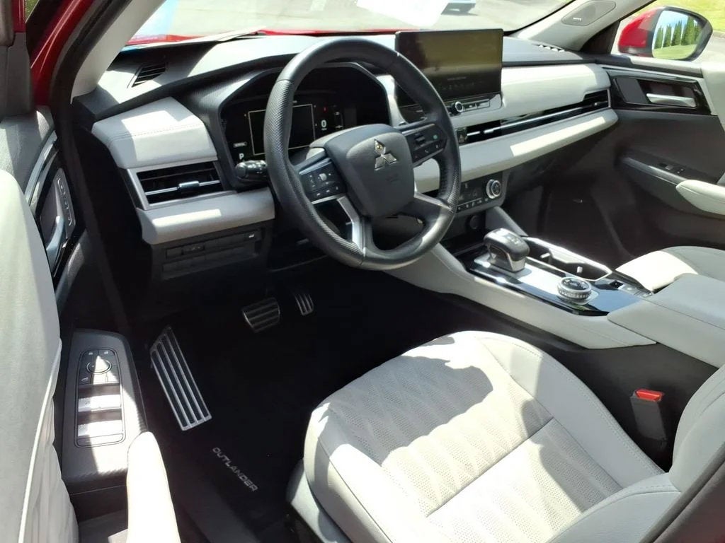 2025 Mitsubishi Outlander Platinum Edition