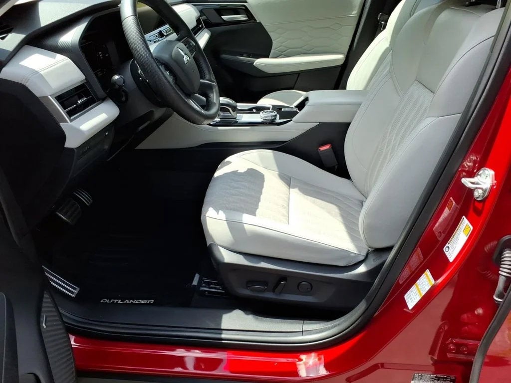 2025 Mitsubishi Outlander Platinum Edition