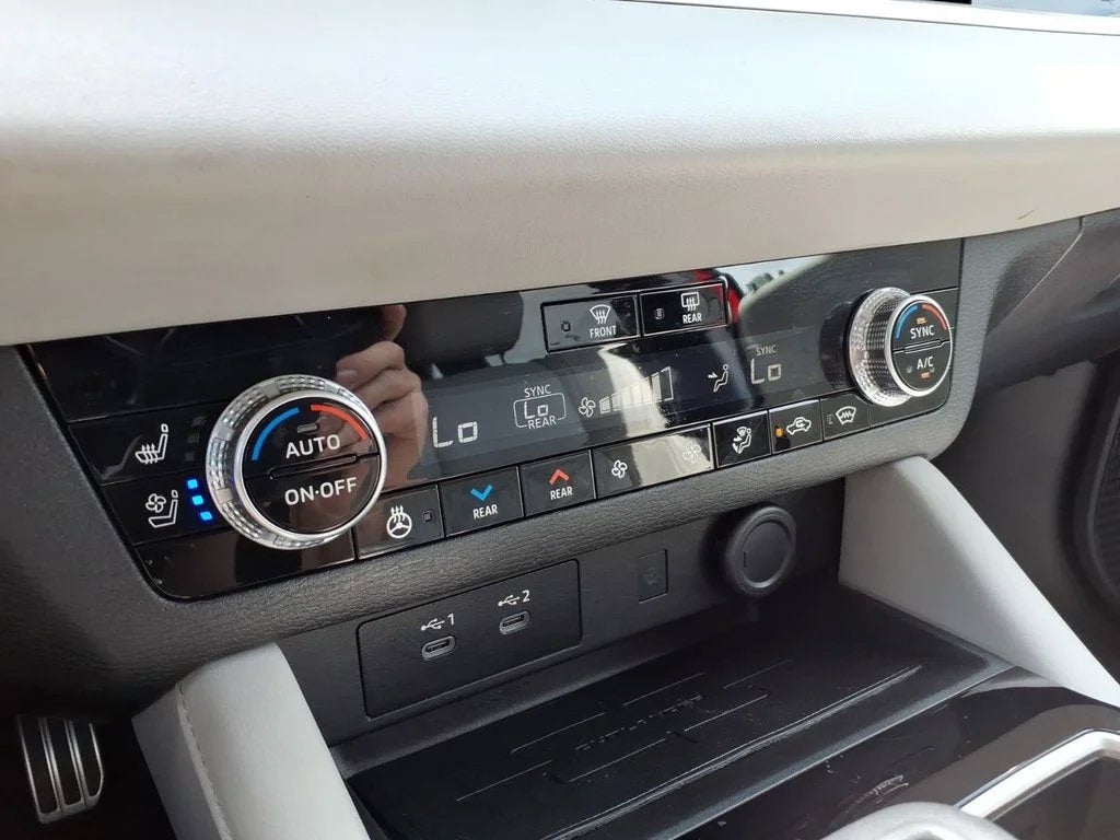 2025 Mitsubishi Outlander Platinum Edition