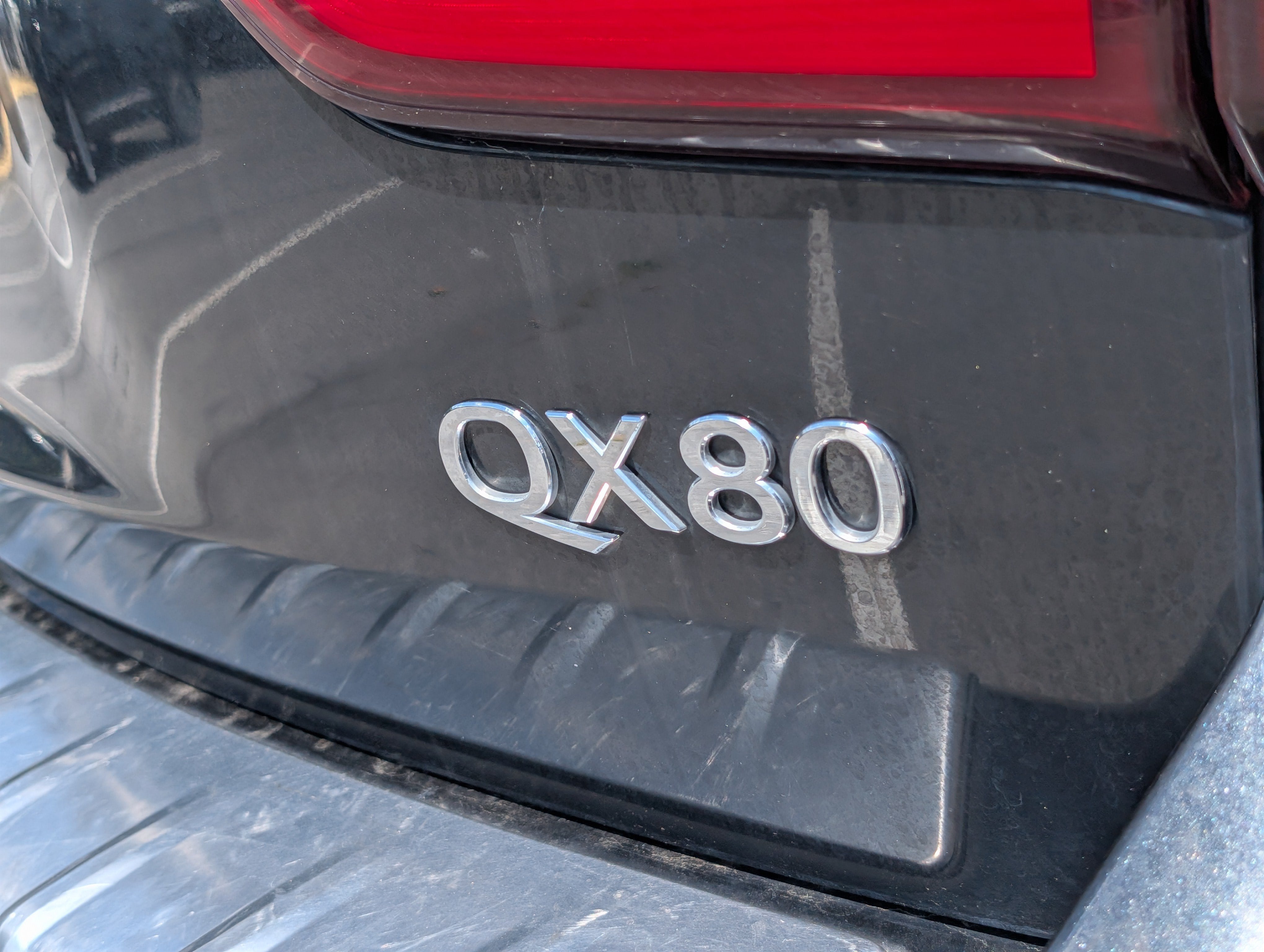 2024 INFINITI QX80 LUXE