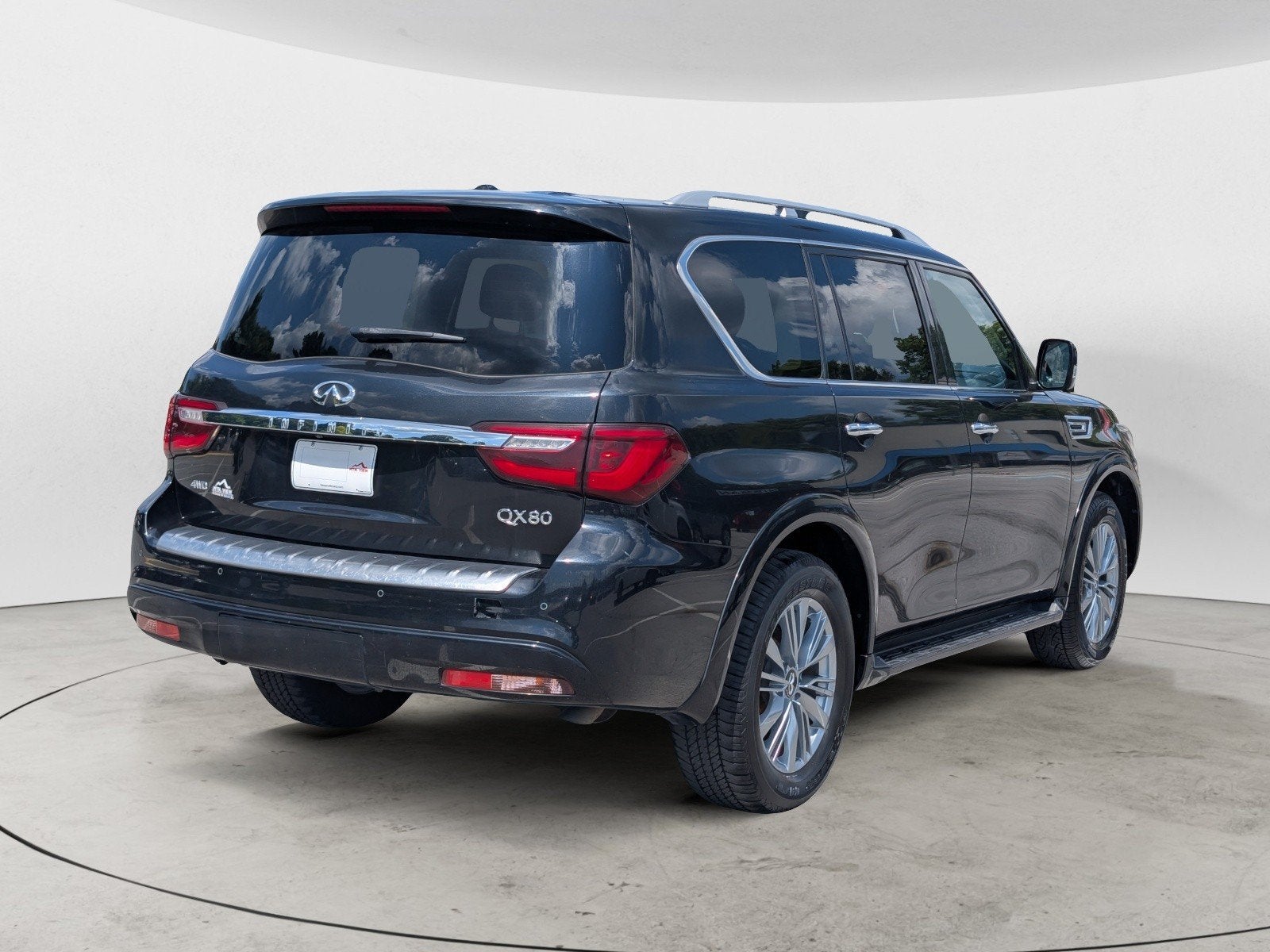 2024 INFINITI QX80 LUXE