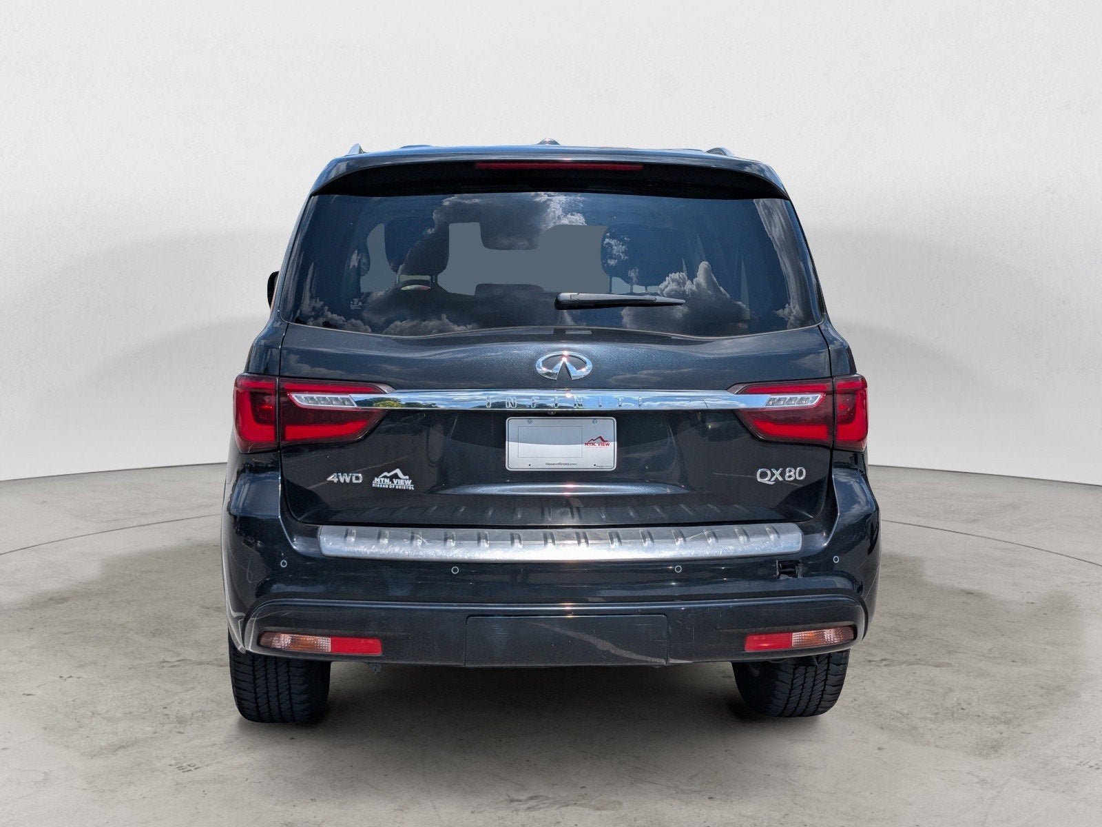 2024 INFINITI QX80 LUXE