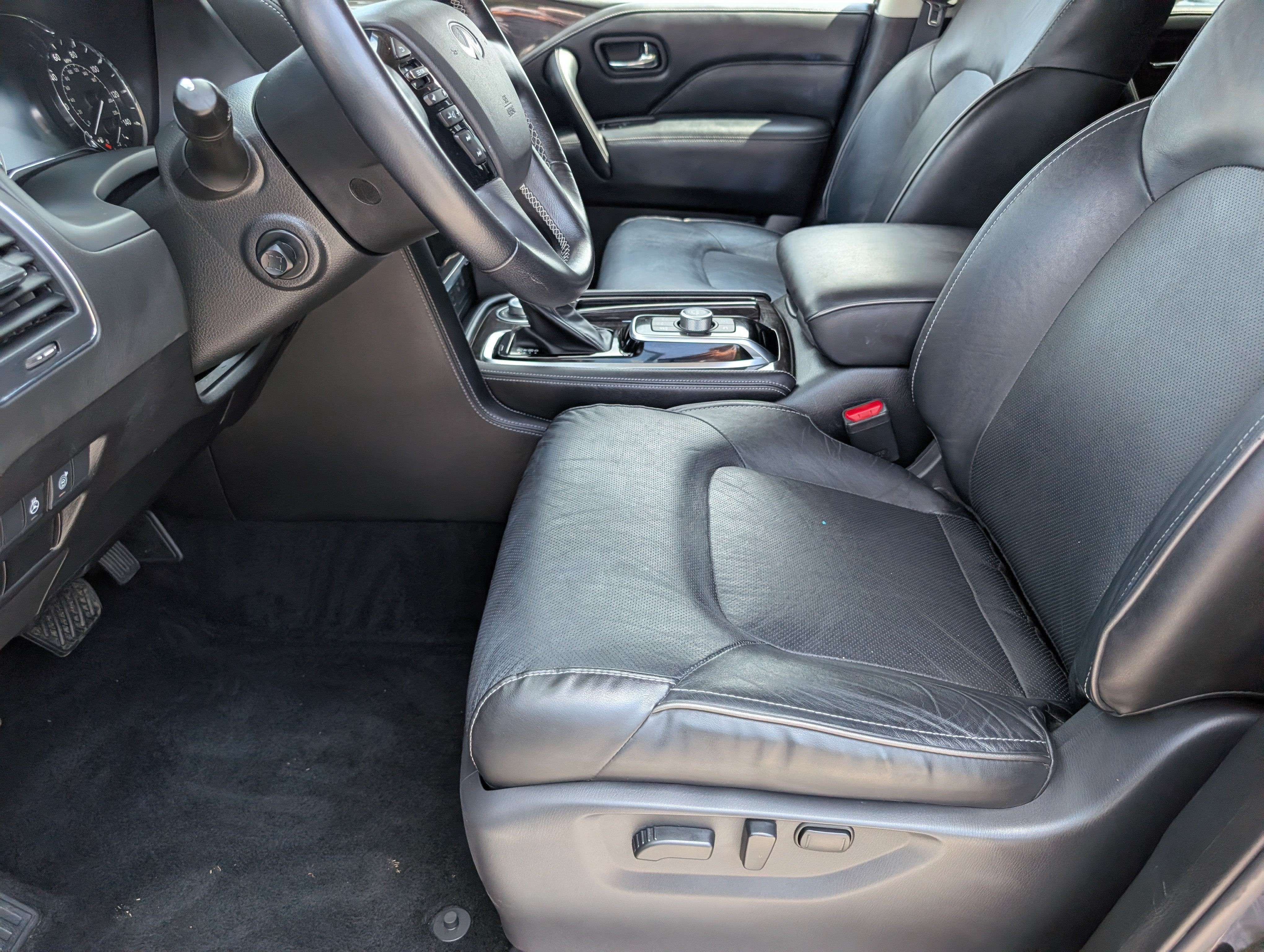 2024 INFINITI QX80 LUXE